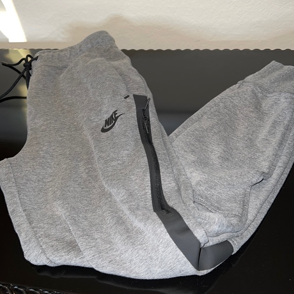 NIKE GREY JOGGER
